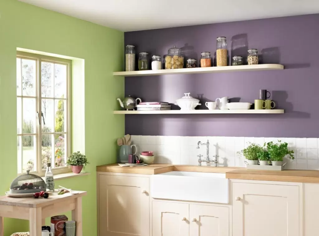 Какая лучшая краска для кухни. Кухня оливкового цвета. Цвет кухни покраска. Лавандовый цвет стен на кухне. Оливковые стены в интерьере кухни.