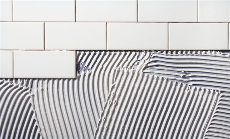 white_tile_adhesive_1.jpg